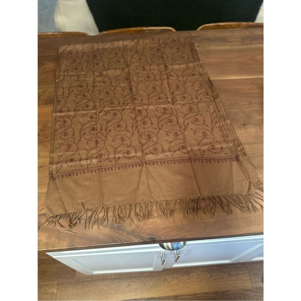 Hand embroidered Kashmiri stole featuring Sozni embroidery